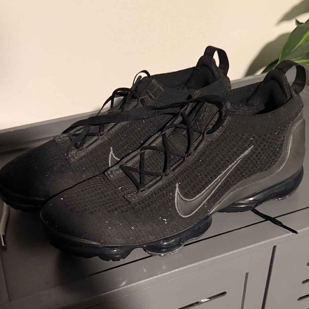 Nike Men's Black Air VaporMax Sneakers